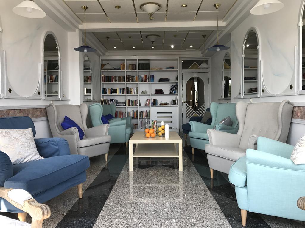 Hotel Bavaria - First Library Hotel 돈지세케트 외부 사진